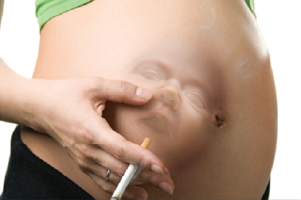 Και τα μάτια του μωρού βλάπτει το κάπνισμα στην εγκυμοσύνη…
